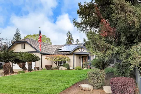 5922 W Howard Ct, Visalia, CA 93277