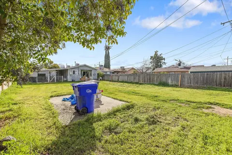 Exterior - 232 Albert Ave, Exeter, CA 93221 photo 4 of 6