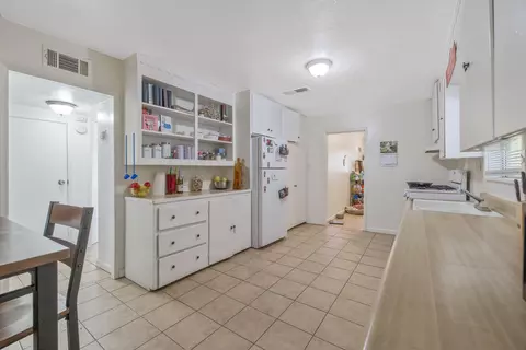 Entry Way - 232 Albert Ave, Exeter, CA 93221 photo 1 of 4