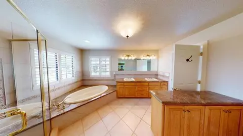 Bath - 8799 14th Ave, Hanford, CA 93230 photo 3 of 3