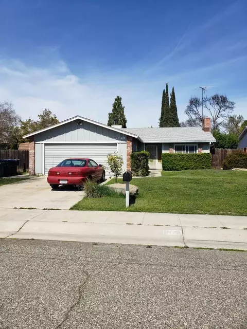 4726 W Paradise Ave, Visalia, CA 93277
