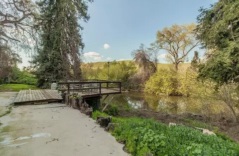 18046 Fisher Dr, Visalia, CA 93292