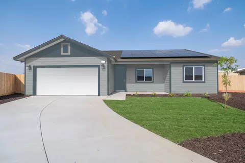 846 N Palm St, Woodlake, CA 93286