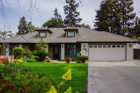 1822 S Peppertree St, Visalia, CA 93277