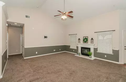 261 E Gibson Ave, Reedley, CA 93654 photo 4
