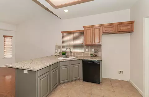 261 E Gibson Ave, Reedley, CA 93654 photo 13