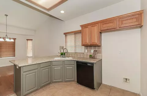 261 E Gibson Ave, Reedley, CA 93654 photo 12
