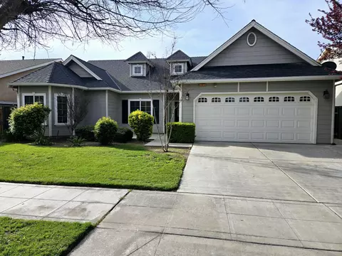 261 E Gibson Ave, Reedley, CA 93654