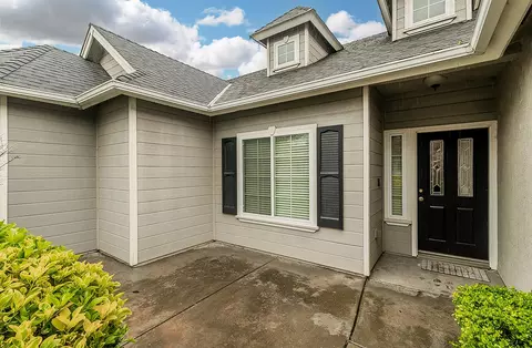 261 E Gibson Ave, Reedley, CA 93654 photo 3