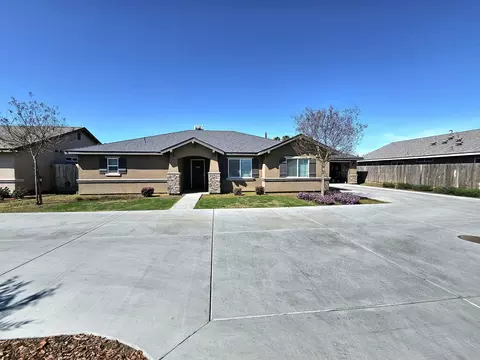 851 N Creekview St, Porterville, CA 93257