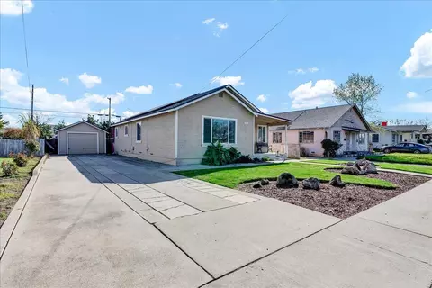 1094 E Sierra Way, Dinuba, CA 93618 photo 3