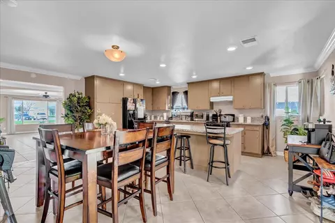 1094 E Sierra Way, Dinuba, CA 93618 photo 12