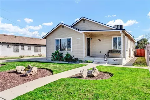 1094 E Sierra Way, Dinuba, CA 93618