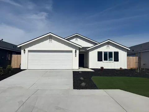 7030 Elm St, Visalia, CA 93291