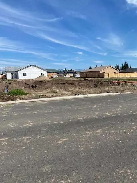 1164 S Ohio Pl W, Porterville, CA 93257