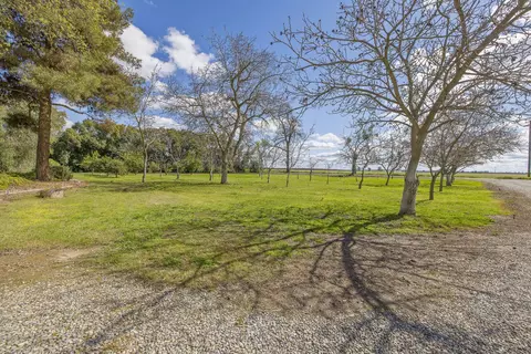 Exterior - 9678 Elder Ave, Hanford, CA 93230 photo 7 of 46