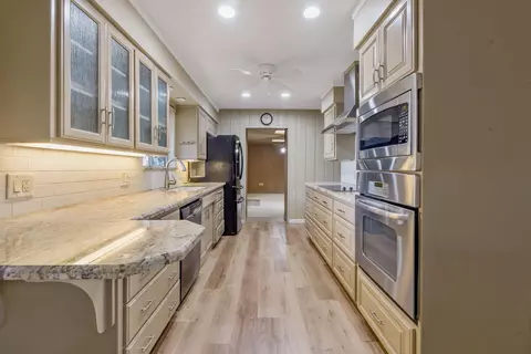 Kitchen - 9678 Elder Ave, Hanford, CA 93230 photo 2 of 5