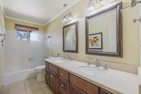 Bath - 9678 Elder Ave, Hanford, CA 93230 photo 1 of 4