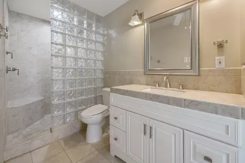 Bath - 9678 Elder Ave, Hanford, CA 93230 photo 3 of 4