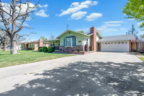 900 S Oak Park St, Visalia, CA 93277