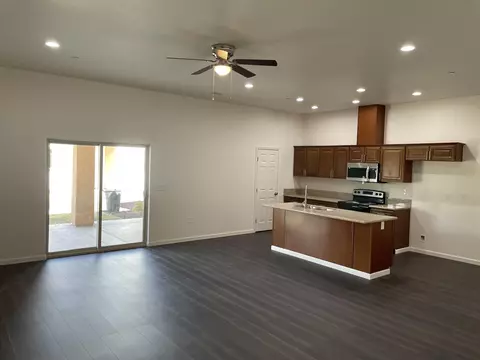 2018 E Seeger Ave, Visalia, CA 93292 photo 2