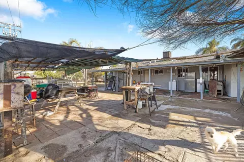 Exterior - 672 N Smith Rd, Tipton, CA 93272 photo 9 of 16