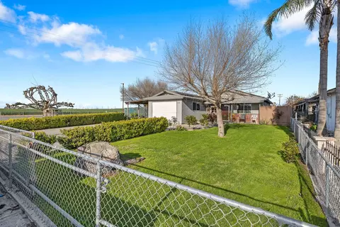 Exterior - 672 N Smith Rd, Tipton, CA 93272 photo 3 of 16