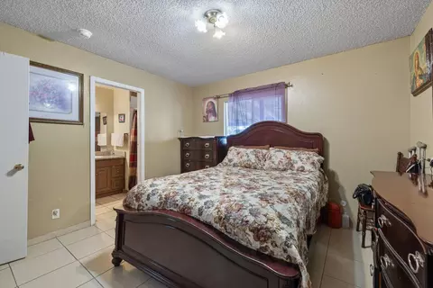 Bedroom - 672 N Smith Rd, Tipton, CA 93272 photo 4 of 5