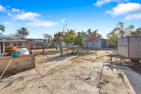 Exterior - 672 N Smith Rd, Tipton, CA 93272 photo 14 of 16