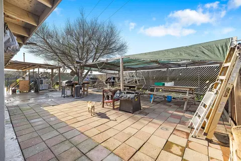 Exterior - 672 N Smith Rd, Tipton, CA 93272 photo 10 of 16