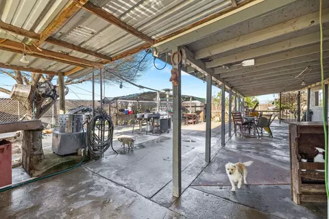 Exterior - 672 N Smith Rd, Tipton, CA 93272 photo 5 of 16