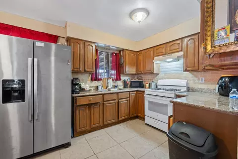 Kitchen - 672 N Smith Rd, Tipton, CA 93272 photo 1 of 2