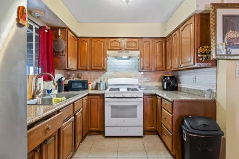 Kitchen - 672 N Smith Rd, Tipton, CA 93272 photo 2 of 2