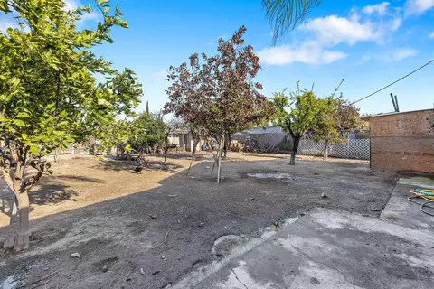 Exterior - 672 N Smith Rd, Tipton, CA 93272 photo 12 of 16