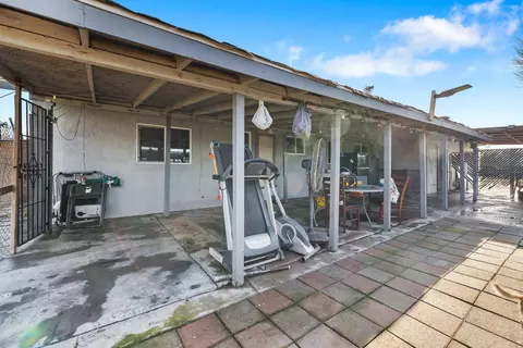 Exterior - 672 N Smith Rd, Tipton, CA 93272 photo 11 of 16