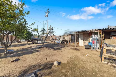 Exterior - 672 N Smith Rd, Tipton, CA 93272 photo 15 of 16