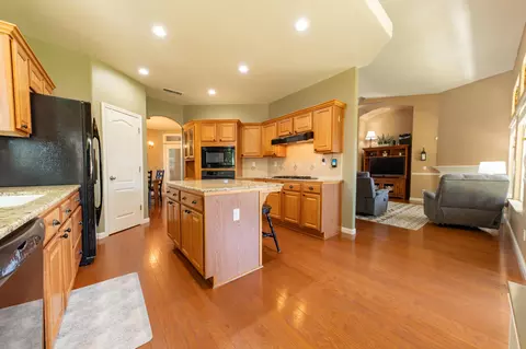 1029 Freedom Dr, Lemoore, CA 93245 photo 11