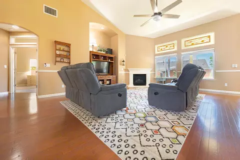 1029 Freedom Dr, Lemoore, CA 93245 photo 9