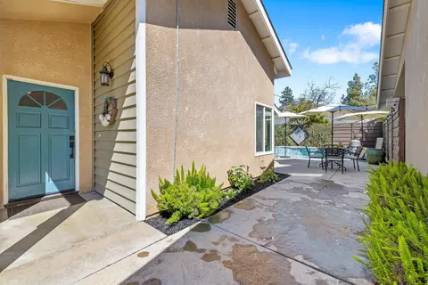 1808 S Enos St, Visalia, CA 93292 photo 6