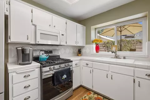 1808 S Enos St, Visalia, CA 93292 photo 18