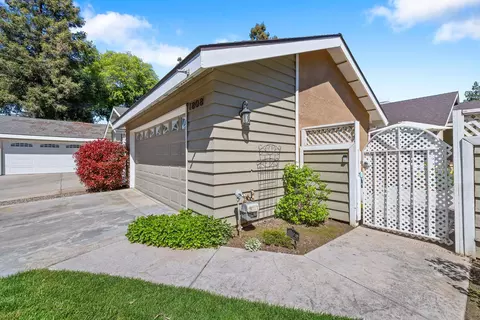 1808 S Enos St, Visalia, CA 93292 photo 4