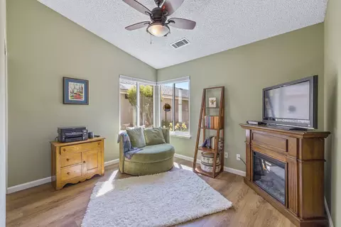 1808 S Enos St, Visalia, CA 93292 photo 21