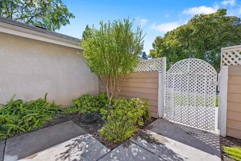 1808 S Enos St, Visalia, CA 93292 photo 28