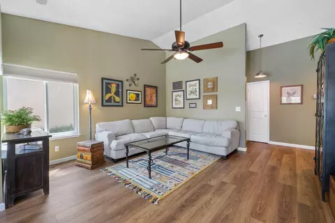 1808 S Enos St, Visalia, CA 93292 photo 9