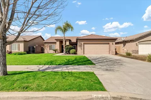 2403 N Crowe St, Visalia, CA 93291