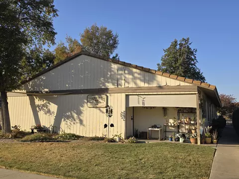 116 W Elm St, Hanford, CA 93230