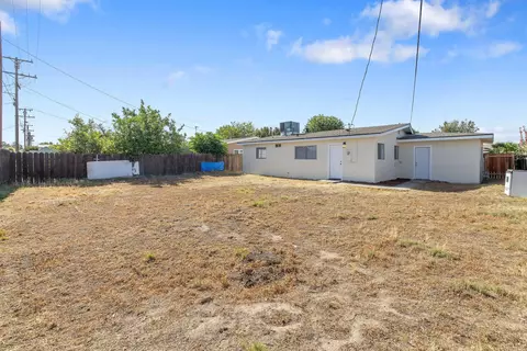 Exterior - 1813 6th Ave, Delano, CA 93215 photo 4 of 8