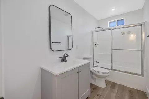 Bath - 1813 6th Ave, Delano, CA 93215 photo 1 of 1