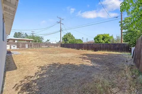 Exterior - 1813 6th Ave, Delano, CA 93215 photo 6 of 8