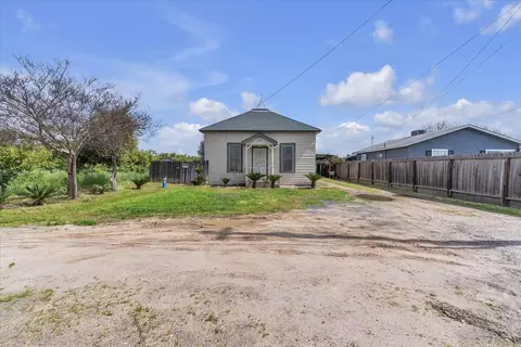 9904 S Alta Ave, Reedley, CA 93654